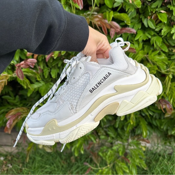 BALENCIAGA WOMEN'S TRIPLE S SNEAKER IN WHITE - Picture 8 of 12